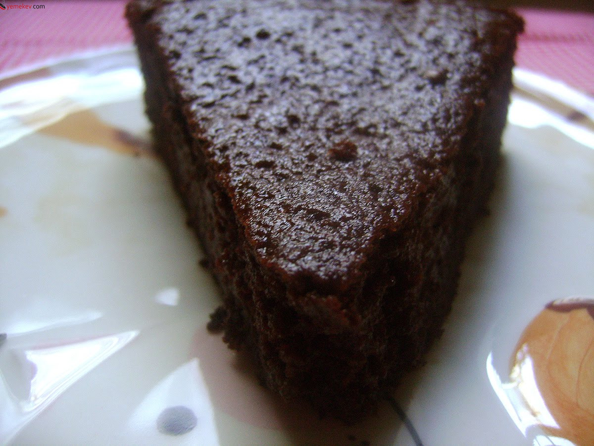 İki Malzemeli Çikolatalı Kek Tarifi - 1