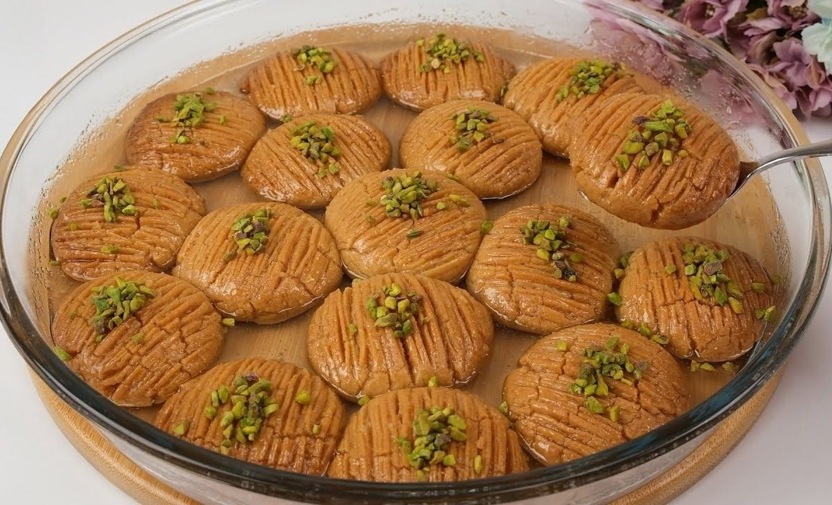 Baklavanın Yerini Alacak Ağızda Dağılan Şerbetini Tam Çeken Tatlı Tarifi - 1