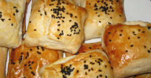 Bezelyeli Tavuklu Börek Tarifi