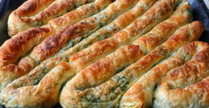 10 Dakikada Ispanaklı Çıtır Börek Tarifi