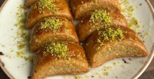 Kıyır Kıyır Baklava Lezzetinde Ay Tatlısı Tarifi