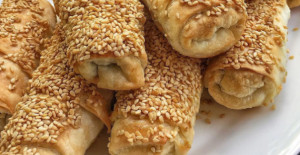 Kıymalı Susamlı Börek Tarifi