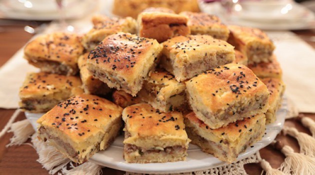 Kıymalı Patatesli Tepsi Böreği Tarifi - 5