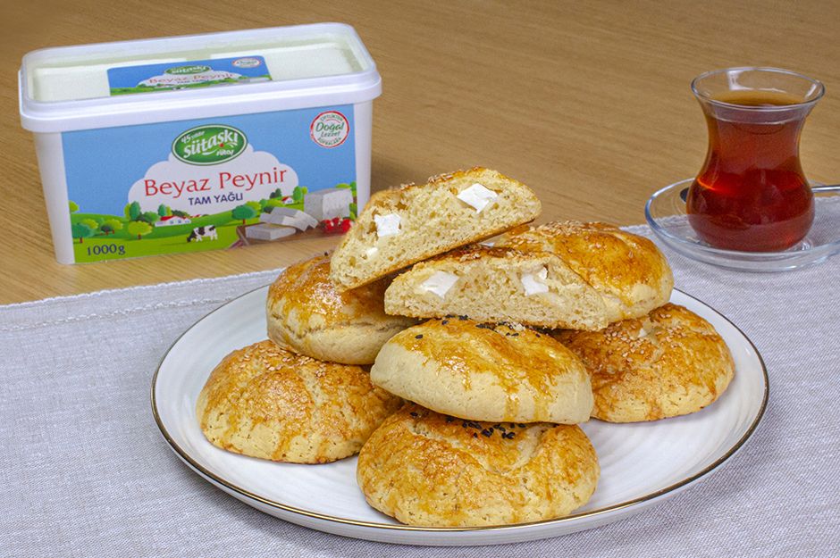 Beyaz Peynirli Yumuşak Poğaça Tarifi - 1