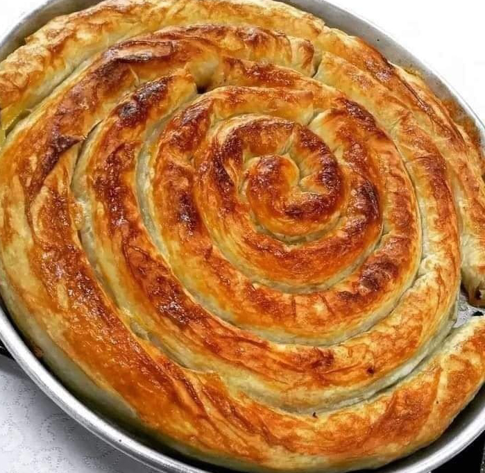 Altın Günlerine Özel Tepsi Böreği Tarifi - 1