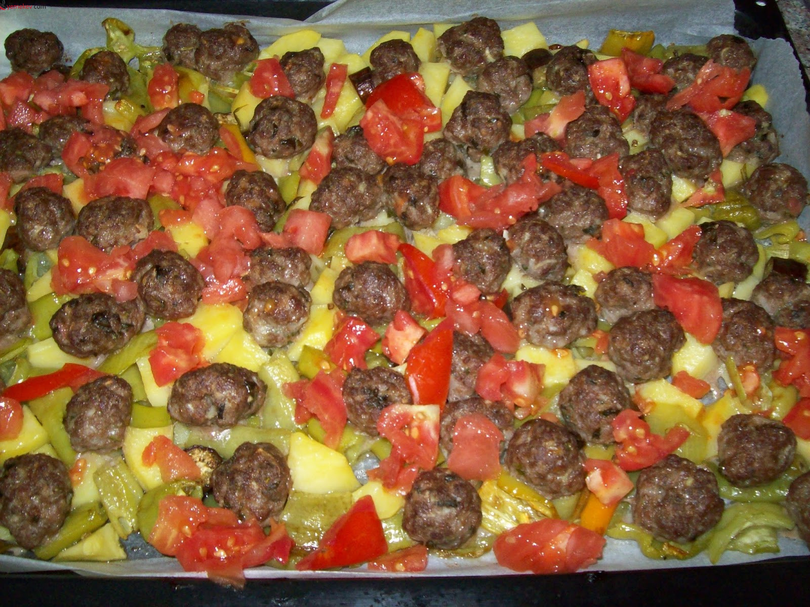 Fırında Sebzeli Köfte Tarifi  - 2