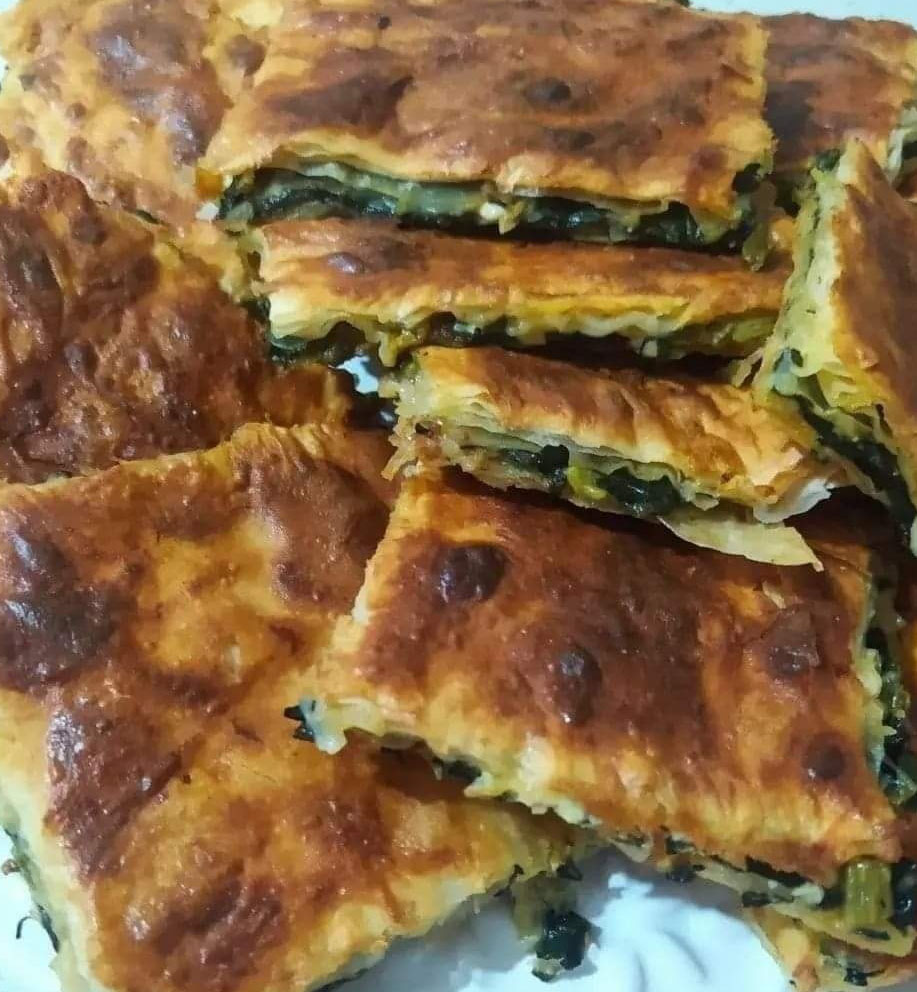 Hazır Yufkadan Pratik Ispanaklı Börek Tarifi - 1